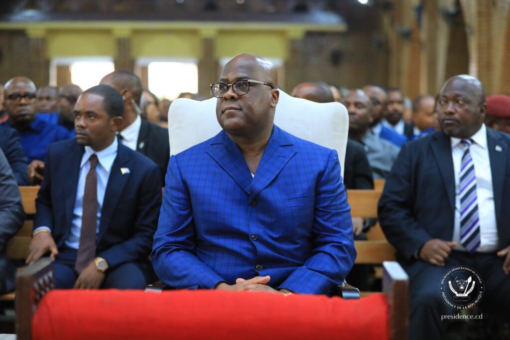 Félix Tshisekedi se recueille à la cathédrale Notre Dame en hommage à Mobutu